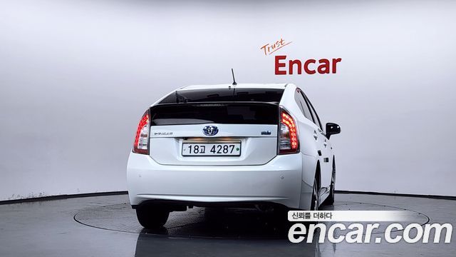 Toyota Prius 1.8 E 2013 — фото 4