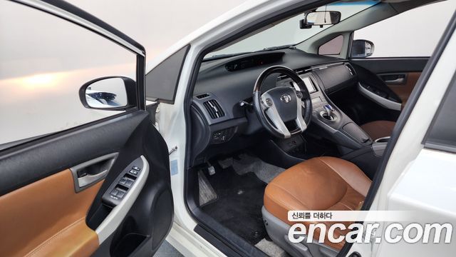 Toyota Prius 1.8 E 2013 — фото 10