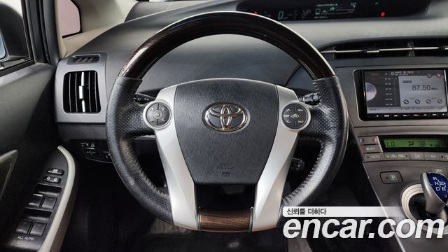 Toyota Prius 1.8 E 2013 — фото 17