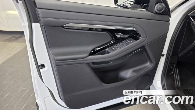 Land Rover Range Rover Evoque (II) P250 SE 2023 — фото 24