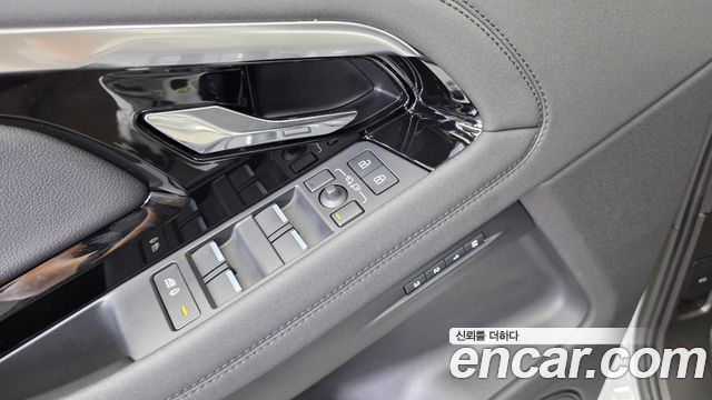 Land Rover Range Rover Evoque (II) P250 SE 2023 — фото 29