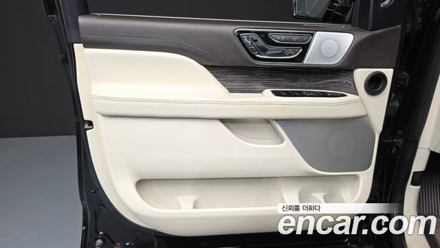 Lincoln Navigator (IV) 3.5L Black Label 2020 — фото 30