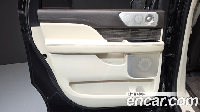 Lincoln Navigator (IV) 3.5L Black Label 2020 — фото 31