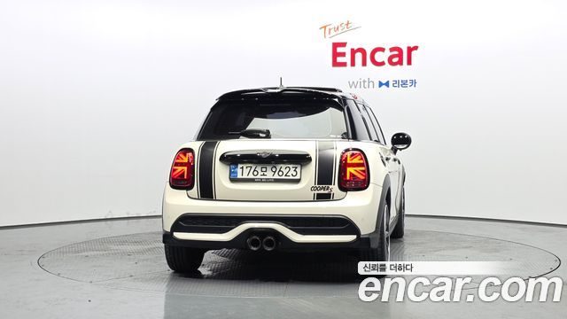 MINI Cooper S 5Door Classic Third Generation 2022 — фото 4