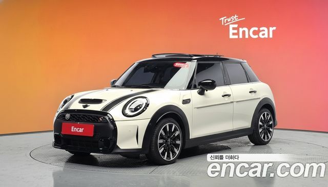 MINI Cooper S 5Door Classic Third Generation 2022 — фото 1