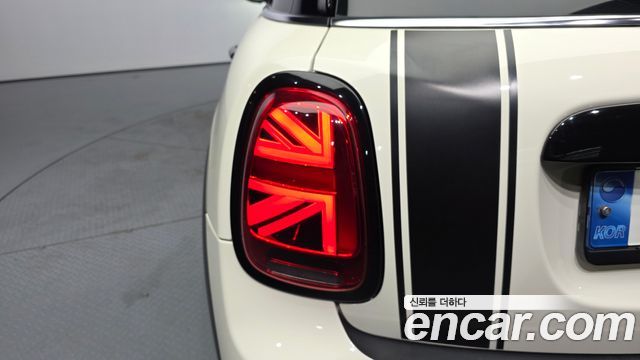 MINI Cooper S 5Door Classic Third Generation 2022 — фото 23