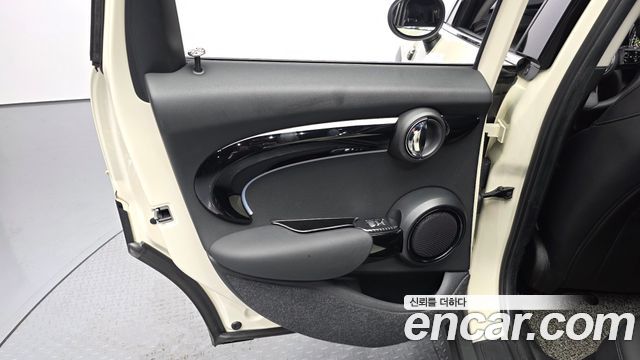 MINI Cooper S 5Door Classic Third Generation 2022 — фото 25