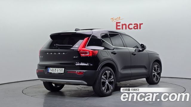 Volvo XC40 B4 Inscription 2021 — фото 2