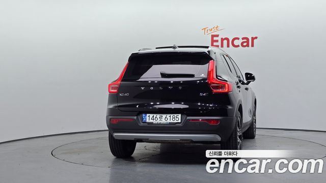 Volvo XC40 B4 Inscription 2021 — фото 4