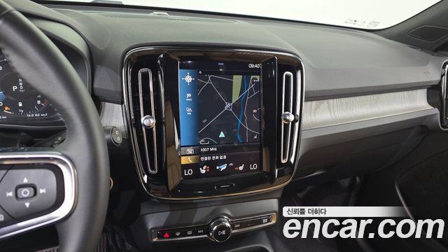 Volvo XC40 B4 Inscription 2021 — фото 13