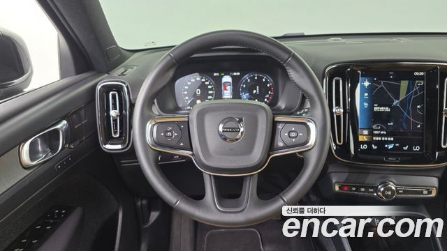 Volvo XC40 B4 Inscription 2021 — фото 14