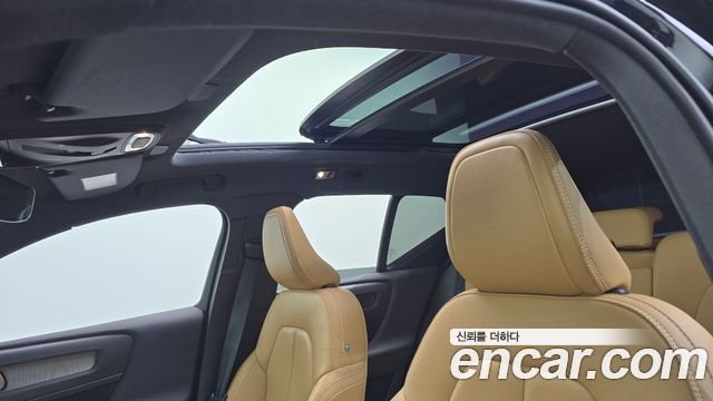 Volvo XC40 B4 Inscription 2021 — фото 18