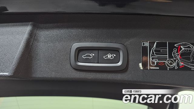 Volvo XC40 B4 Inscription 2021 — фото 19