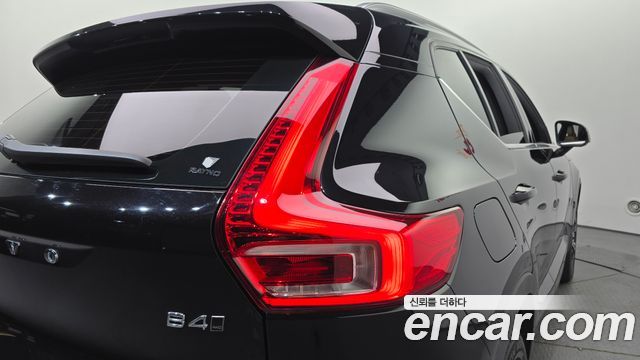 Volvo XC40 B4 Inscription 2021 — фото 23