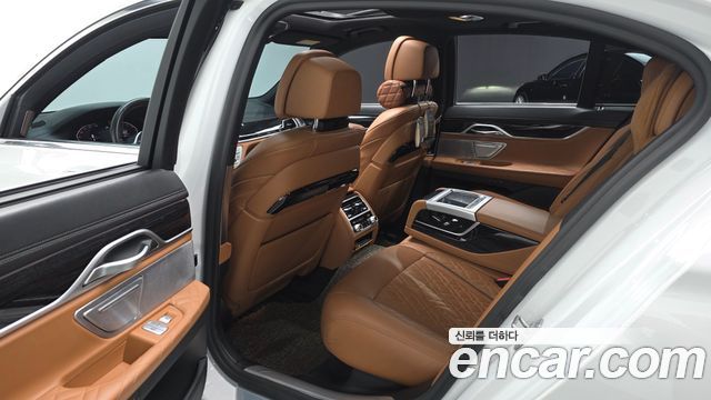BMW 7 Series (G11) 740i M Sport 2020 — фото 11