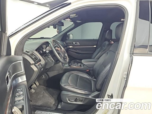 Ford Explorer 2.3 Limited 4WD 5th 2019 — фото 15