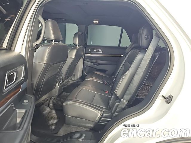 Ford Explorer 2.3 Limited 4WD 5th 2019 — фото 16