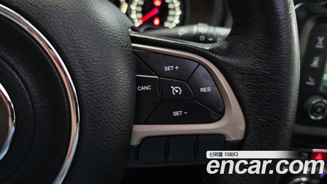 Jeep Renegade 2.4 Longitude 2015 — фото 16