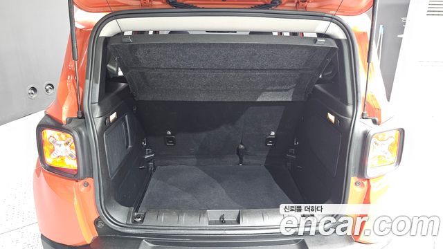 Jeep Renegade 2.4 Longitude 2015 — фото 20
