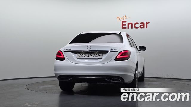 Mercedes-Benz C-Class (W205) C220 d 4MATIC 2020 — фото 4