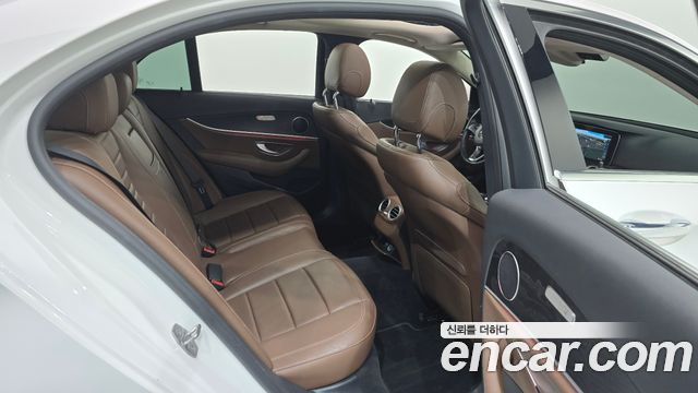 Mercedes-Benz E-Class (W213) E300 4MATIC Avnatgarde 2017 — фото 11