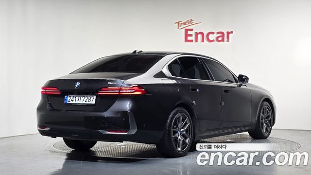 BMW 5 Series (G60) 520i 2024 — фото 2