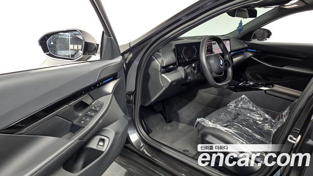 BMW 5 Series (G60) 520i 2024 — фото 10