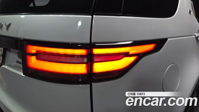 Land Rover Discovery 5 3.0 SD6 HSE Luxury 2019 — фото 23