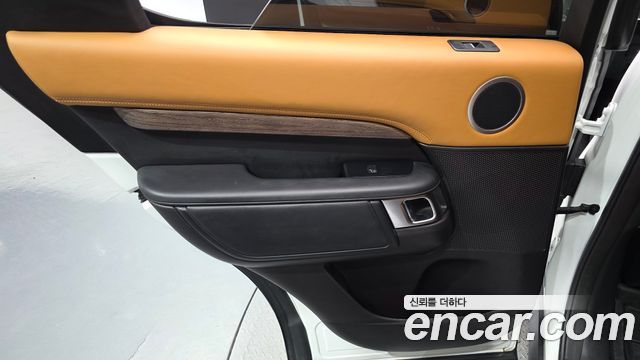 Land Rover Discovery 5 3.0 SD6 HSE Luxury 2019 — фото 25