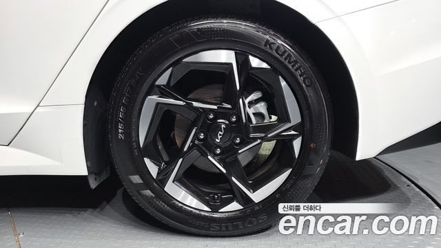 Kia K5 (III) 2.0 Noblesse 2024 — фото 21