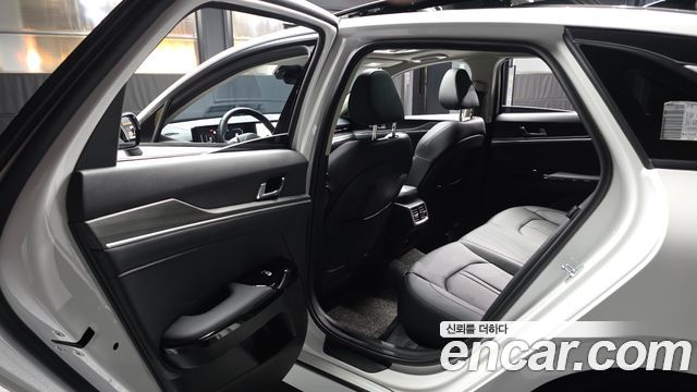 Kia K5 (III) 2.0 Noblesse 2024 — фото 26