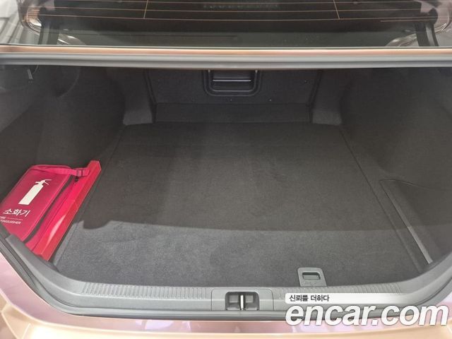 Toyota Camry (XV80) 2.5 XLE Premium Hybrid 2025 — фото 19