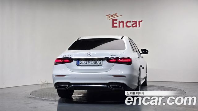 Mercedes-Benz E-Class (W213) E220d 4MATIC AMG Line 2023 — фото 4