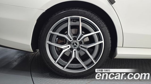Mercedes-Benz E-Class (W213) E220d 4MATIC AMG Line 2023 — фото 5