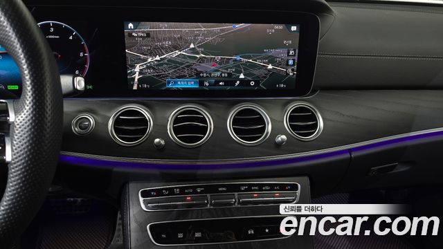 Mercedes-Benz E-Class (W213) E220d 4MATIC AMG Line 2023 — фото 16