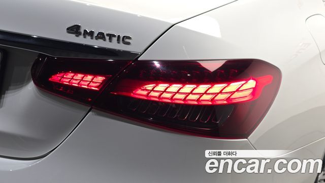Mercedes-Benz E-Class (W213) E220d 4MATIC AMG Line 2023 — фото 29
