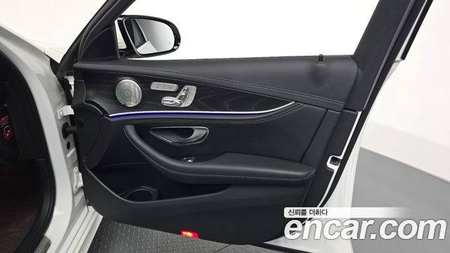 Mercedes-Benz E-Class (W213) E220d 4MATIC AMG Line 2023 — фото 30