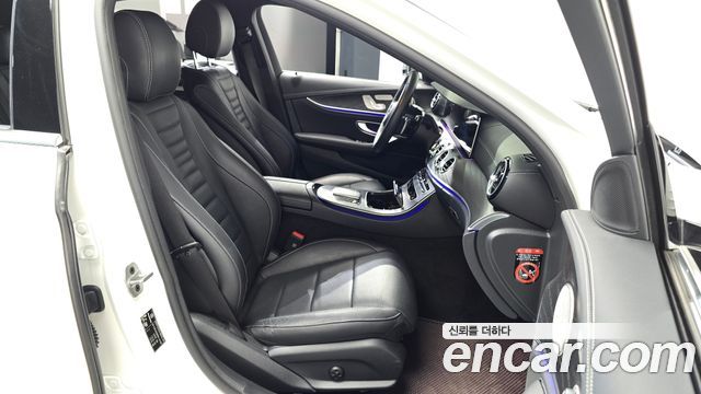 Mercedes-Benz E-Class (W213) E220d 4MATIC AMG Line 2023 — фото 32
