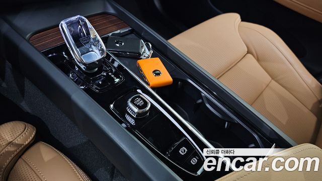 Volvo XC60 (II) T8 Ultra Bright 2025 — фото 9