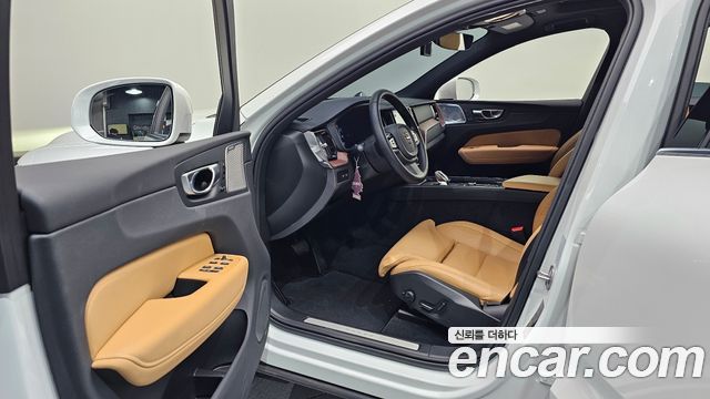 Volvo XC60 (II) T8 Ultra Bright 2025 — фото 10