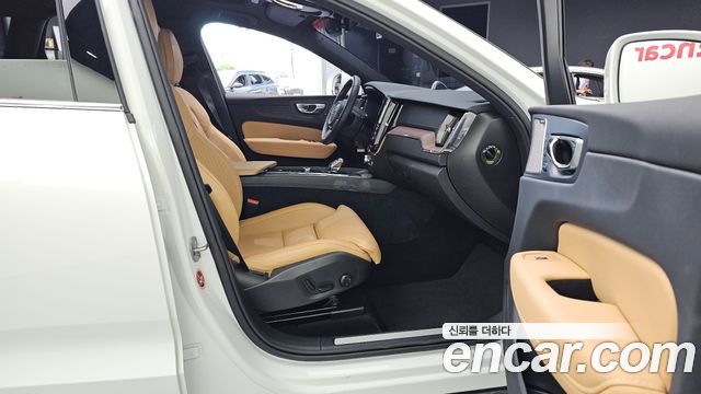 Volvo XC60 (II) T8 Ultra Bright 2025 — фото 15