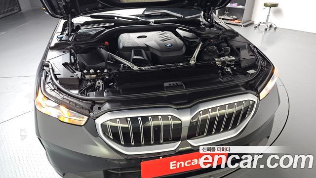 BMW 5 Series (G60) 530i xDrive 2024 — фото 6