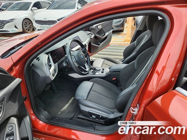 BMW 1 Series (F40) 118d Joy 2021 — фото 16