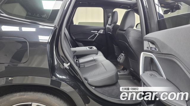 BMW iX1 (U11) xDrive 30 M Sport 2023 — фото 11