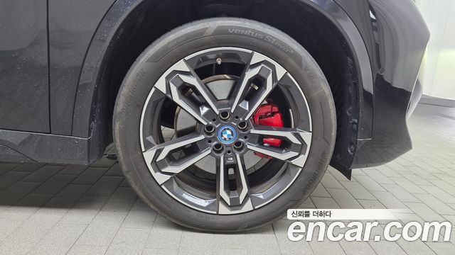 BMW iX1 (U11) xDrive 30 M Sport 2023 — фото 21