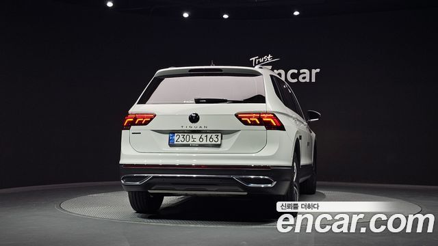 Volkswagen Tiguan Allspace 2.0 TSI Prestige 2023 — фото 4