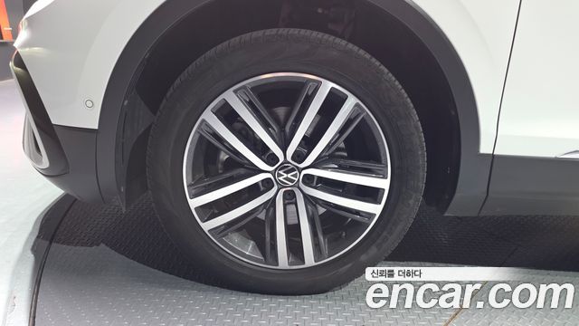 Volkswagen Tiguan Allspace 2.0 TSI Prestige 2023 — фото 5
