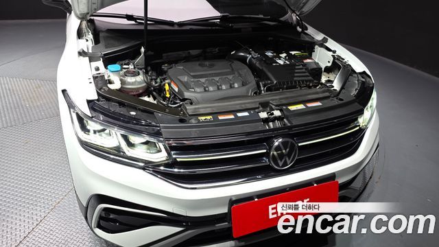 Volkswagen Tiguan Allspace 2.0 TSI Prestige 2023 — фото 6