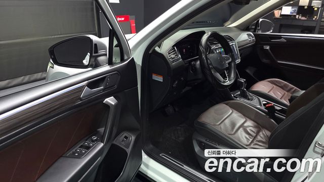Volkswagen Tiguan Allspace 2.0 TSI Prestige 2023 — фото 10