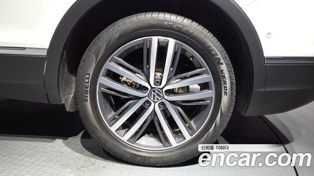 Volkswagen Tiguan Allspace 2.0 TSI Prestige 2023 — фото 21